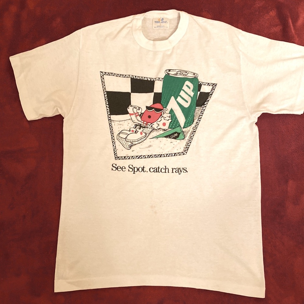 7UP t-shirt See Spot catch rays. Size adult L